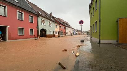 Archivbild: upl
Während die Flut durch Hahnbach schwappte, roch der Markt nach Öl.