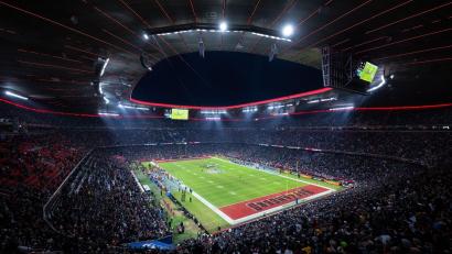 Bild: Sven Hoppe/dpa
Hauptrunde in der Allianz Arena: Die Spieler von den Seattle Seahawks und den Tampa Bay Buccaneers in Aktion. 2024 findet wieder ein Football-Spiel der NFL in München statt.