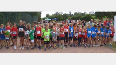 Bild: Bauernfeind
Ungeduldig wartet der Lauf-Nachwuchs auf das Startzeichen. Beim Mitterteicher Volkslauf werden wieder viele Kinder an den Start gehen.