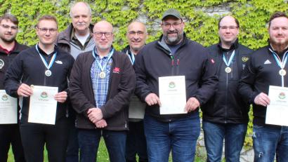Bild: dl
Die erfolgreichen Kurzwaffenschützen Lukas Gruber, Nick Ruß, Johann Schuhbauer, Michael Zilch, Oliver Leistner, Roman Schneider, Stefan Obermeier, Alexander Deubzer (von links).