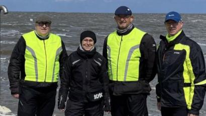 Bild: Wolfgang Hohlmeier/exb
Die Nordseefahrer des Vespaclubs Rio Nero Schwarzenbach: Wolfgang Hohlmeier, Michaela Theobald, Rolf Glowatzki und Rainer Fenk (von links).