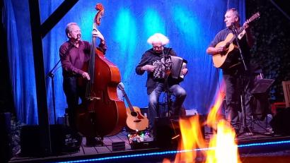 Bild: uz
Die Gruppe "Old Folks" aus Regensburg setzt auf eigene Musik und Coversongs.