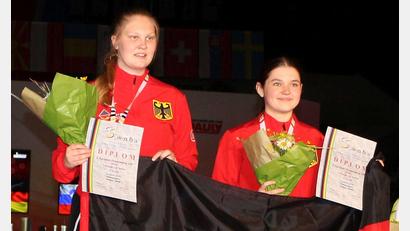 Bild: Habenicht/exb
Die Sulzbacherin Sarah Brunner (rechts) und Josefa Hornig aus Königswartha freuen sich über den EM-Titel im Tandem-Wettbewerb.