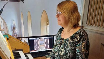 Bild: u
Als Iryna Hermann vor 21 Jahren aus der Ukraine nach Hirschau kam, hatte sie keine Ahnung vom Orgelspiel. Nachdem sie sich dieses größtenteils autodidaktisch beigebracht hatte, legte sie 2015 mit Bravour ihre Kirchenmusik-C-Prüfung ab.