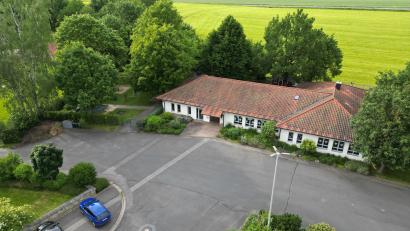 Bild: vsr
Vorderhalb des Kinderhauses St. Marien soll in Richtung Kirchsteig die Containerlösung für die neue Kinderkrippengruppe in Krummennaab errichtet werden.