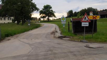 Bild: wel
Die Arbeiten an der Gemeindeverbindungsstraße Enzelsberg-Pischdorf sind in vollem Gange und mit 110000 Euro im Haushalt 2024 eingeplant.