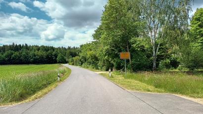 Bild: bjp
Höchsttempo 30 ist auf der östlichen Drahthammerstraße aus rechtlichen Gründen noch nicht möglich. Sollten Messungen aber die Klagen von Anwohnern über zahlreiche Raser bestätigen, will sich Bürgermeisterin Pepiuk bei der Regierung für eine Ausnahmeregelung stark machen.