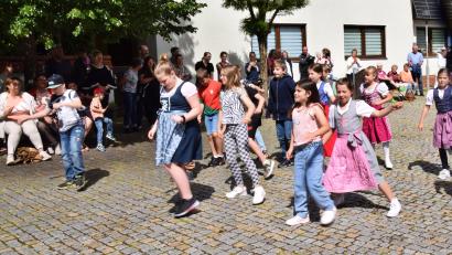 Bild: hdk
Den Kindern machten ihre Tänze am Marktplatz sichtlich Spaß.