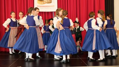 Bild: do
Die Kindertanzgruppe des Trachtenvereins Trabitz bereichert das Rahmenprogramm der Jubiläumsfeier.