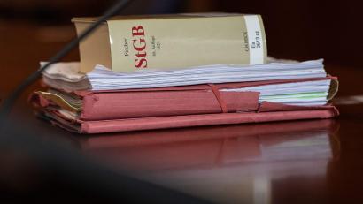 Symbolbild: Swen Pförtner/dpa/Symbolbild
War das ein illegales Rennen oder nicht? Diese Frage soll nun ein Gutachten klären.