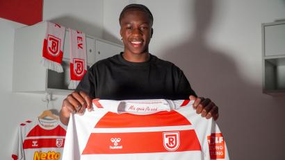 Bild: Gschlößl/SSV Jahn
Mansour Ouro-Tagba trägt künftig das Jahn-Trikot.