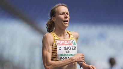 Bild: Michael Kappeler/dpa
Domenika Mayer beim EM-Halbmarathon in Rom: Mit dem deutschen Team holte die Läuferin aus Neukirchen bei Sulzbach-Rosenberg Silber.