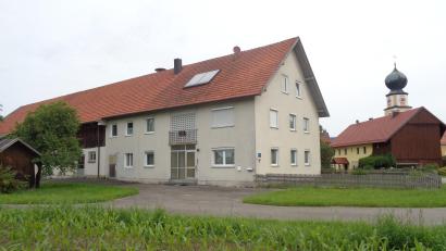 Bild: amö
Auf dem Areal des ehemaligen Lößl-Anwesens soll das neue Dorfgemeinschaftshaus entstehen.