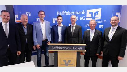 Bild: le
So setzen sich Vorstand und Aufsichtsrat zusammen (von links): Vorstandsmitglied Stefan Solfrank, Werner Opitz, Jan Sommer und Johannes Reinl (Aufsichtsräte), Josef Völkl, Vorstandsmitglied, Wolfgang Weig, Aufsichtsratsvorsitzender und Thomas Stetter, Vorstandsvorsitzender.