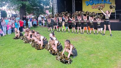 Bild: fpoz
Die „SV-Poppis“, die Cheerleader-Gruppe des SV Poppenreuth, bekamen einen Riesenapplaus für ihren fetzigen Auftritt.