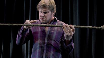 Bild: Joerg Reichhardt/exb
Martin Luding in "Caveman - du sammeln, ich jagen!"