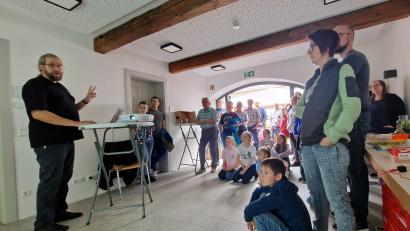 Bild: Ralf Back/exb
Treffen des Vereins "PlößbergWerk" im Generationentreff in Plößberg.