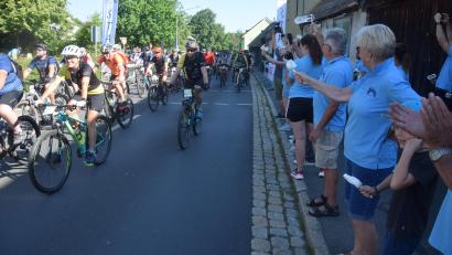 Archivbild: fz
Die Windischeschenbacher freuen sich darauf, wenn sie 1000 Radlerinnen und Radler beim Start ihrer Panoramatour anfeuern dürfen.