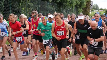 Bild: kro
Vom Start weg ganz vorne dabei, die beiden Schnellsten beim OVL-Cup des TuS Mitterteich: Karina Maier (Startnummer 202) und Swen Arnold (172), beide von der DJK Weiden.