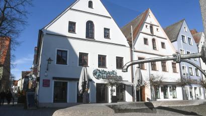 Bild: Gabi Schönberger
"Kulinarik Kaufmann" ist geschlossen, das Gebäude am Oberen Markt steht zum Verkauf.