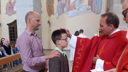 Bild: Matthias Baldauf/exb 
Ein großer Tag für insgesamt 59 Kinder: die Firmung in der Dreifaltigkeitskirche.