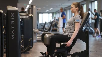 Symbolbild: Oliver Berg/dpa
Trainingsziele definiert wohl jeder anders, musste Mareike Schwab feststellen. Eine sexistische Aussage ist ihr bei ihrer Anmeldung im Fitnessstudio besonders im Gedächtnis geblieben.