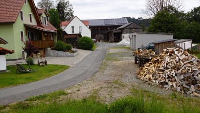 Bild: bkr
In einem landwirtschaftlichen Anwesen enden oft die Fahrten von Navis fehlgeleiteten Fahrzeugen, was die Anlieger mehr als nervt. Umkehren wird dann zum Problem.