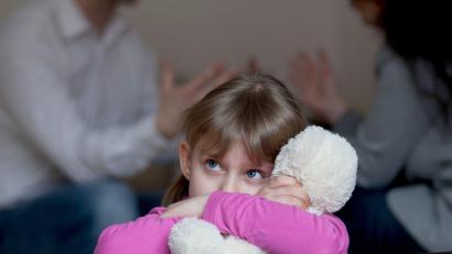Symbolbild: Silvia Marks/dpa
Kinder leiden unter Streit und Trennung der Eltern sehr unterschiedlich. Eine Begleitung in Konflikten bietet die Erziehungsberatungsstelle in Tirschenreuth und Kemnath an.