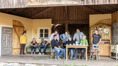 Bild: Susanne Forster
Die Theatergruppe der Feuerwehr Großkonreuth zeigt auf der Bühne im Steinbruch heuer den Dreiakter "Das verflixte Klassentreffen". Premiere ist am Freitag, 28. Juni, um 20 Uhr.