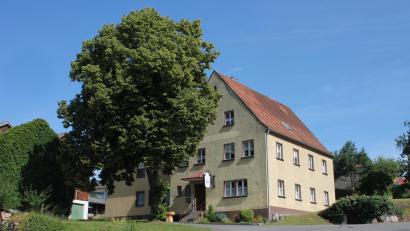 Bild: bjp
Im Gasthof Lober wurden vor 130 beziehungsweise 70 Jahren die beiden Vereine gegründet, die bis heute das Dorfleben prägen: 1893 die Feuerwehr, 1954 die Schützengesellschaft "Eichenlaub".