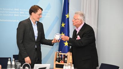 Bild: Bundesverband Schädel-Hirnpatienten in Not
Armin Nentwig (rechts) beim Treffen mit Bundesgesundheitsminister Karl Lauterbach.