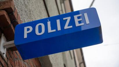 Symbolbild: Peter Kneffel/dpa
Die Kemnather Polizei ermittelt in einem weiteren Fall von Unfallflucht.