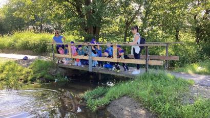 Bild: Kinderhaus Mobile Kulmain/exb
Die Themenwoche "Wasser" des Kinderhauses Mobile in Kulmain führte die Buben und Mädchen auch zur Kulmainer Furt.