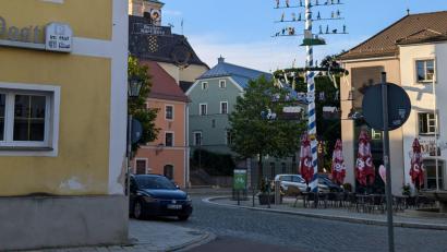 Bild: wrl
Das typische Bild der Oberviechtacher Ortsmitte soll erhalten bleiben, den Anforderungen der heutigen Zeit aber gleichzeitig standhalten. Wie das gehen kann, ist im neuen Gestaltungshandbuch festgelegt.