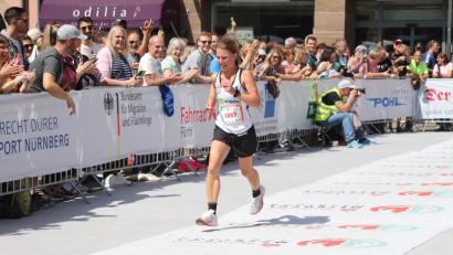 Bild: marathon-photos.com/exb
Simone Dehling bei ihrem Sieg in Fürth.