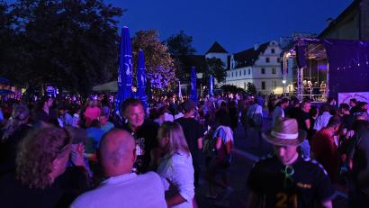 Archivbild: Petra Hartl
Amberg feiert Altstadtfest. Auch heuer spielen wieder Fundamental Soul Thunder im Landratsamt Innenhof.