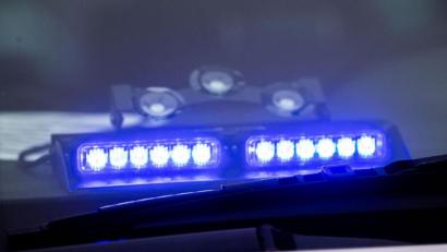 Symbolbild: Lino Mirgeler/dpa
Nach einem Unfall auf der B85 ist der Schaden an den Fahrzeugen fünfstellig. Es gibt zwei Leichtverletzte.