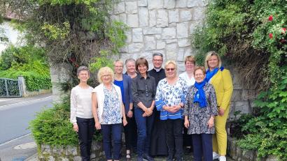 Bild: hae
Das Vorstandsteam des KDFB, Zweigverein St. Konrad Ammersricht von links: Theresia Finger, Monika Peter, Marion Burnikel, Karin Birner, Karin Netta, Pfarrer Michael Jakob, Gabi Ries, Susanne Müllner, Kornelia Ballach und die stellvertretende Diözesanleitung des KDFB Kerstin Aufschneider.