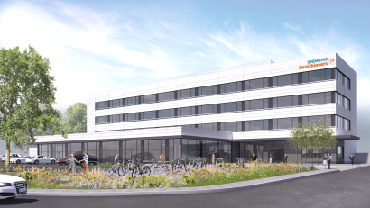 Bild: Siemens Kemnath/exb
20 Millionen Euro investiert Siemens Healthineers Kemnath in ein neues Ausbildungs- und Bürogebäude. Ein Jahr nach dem Spatenstich ist aktuell der Rohbau fast fertiggestellt. Die Arbeiten liegen gut im Zeitplan, der Einzug soll im März 2025 über die Bühne gehen.