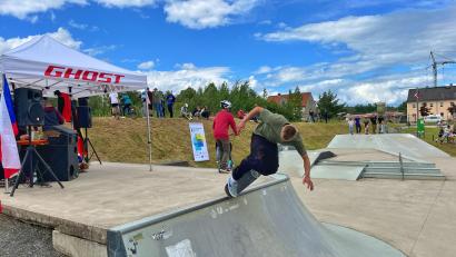 Bild: Ferdinand Sperber/exb
Ein attraktiver Anziehungspunkt geworden ist in Waldsassen das Freizeitgelände "Werk B" mit der Skate-Anlage. Das gilt auch außerhalb von besonderen Veranstaltungen, wie dem Festival vor einer Woche.