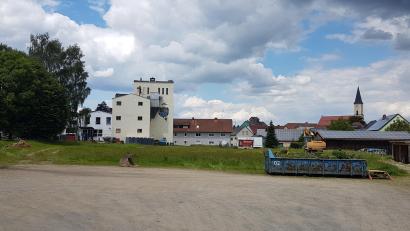 Bild: gi
Auf der Wiese der Brauerei Scheuerer fanden alle bisherigen sechs Heimatfeste statt. Für das 7. Heimatfest wird nun ein neuer Festplatz gesucht.