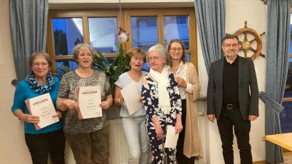 Bild: Hans Eckl/exb
Die geehrten Chormitglieder. Von links: Lioba Steghöfer, Helga Kraus, Edeltraud Bodensteiner, Barbara Huber, Kerstin Homberg, Vizepräsidentin des FSV, Chorleiter Peter Pollinger.