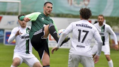 Archivbild: Hubert Ziegler
Die DJK Ammerthal (Zweiter von links Mergim Bajrami empfängt am Samstag zum Testspiel den Regionalligisten DJK Vilzing.