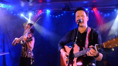 Bild: Kunz
"The Wondering Men" mit Violinistin Saskia Götz im "Parapluie".