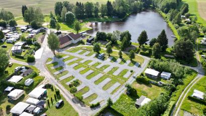 Bild: Naturcamp.net/exb
Philipp und Stefanie Sanders haben in den vergangenen Wochen nicht nur die Wege neu schottern lassen, sondern auch die Abstellplatz für Dauercamper und Wohnmobile neu strukturiert.