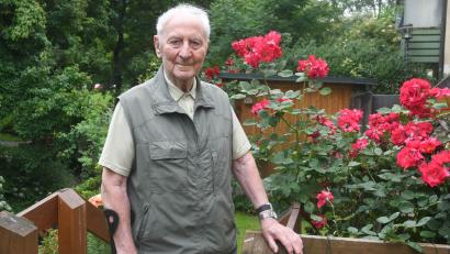 Bild: Gabi Schönberger
Der ehemalige Bundestagsabgeordnete Max Kunz in seinem Garten. Am 25. Juni feiert er 95. Geburtstag.