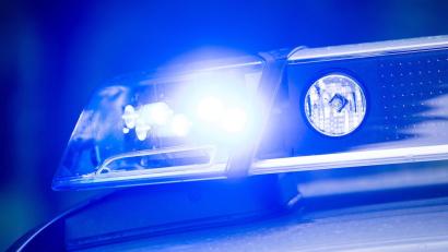 Bild: Lino Mirgeler/dpa
In Sulzbach-Rosenberg musste die Polizei anrücken, weil zwei Männer eine Frau bedrängten.
