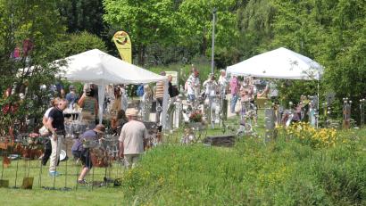 Bild: kro
Eine tolle landschaftliche Kulisse, zu sehen bei den Tirschenreuther Gartentagen.
