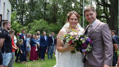 Bild: szl
Daniela und Johannes Leipold gaben sich am Samstag in der Wallfahrtskirche St. Quirin bei Ilsenbach das Jawort.