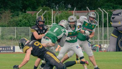 Bild: Maxim Burghardt/exb
Die Mad Bulldogs Amberg (dunkle Trikots) unterlagen daheim dem Landsberg X-Press deutlich mit 9:50.